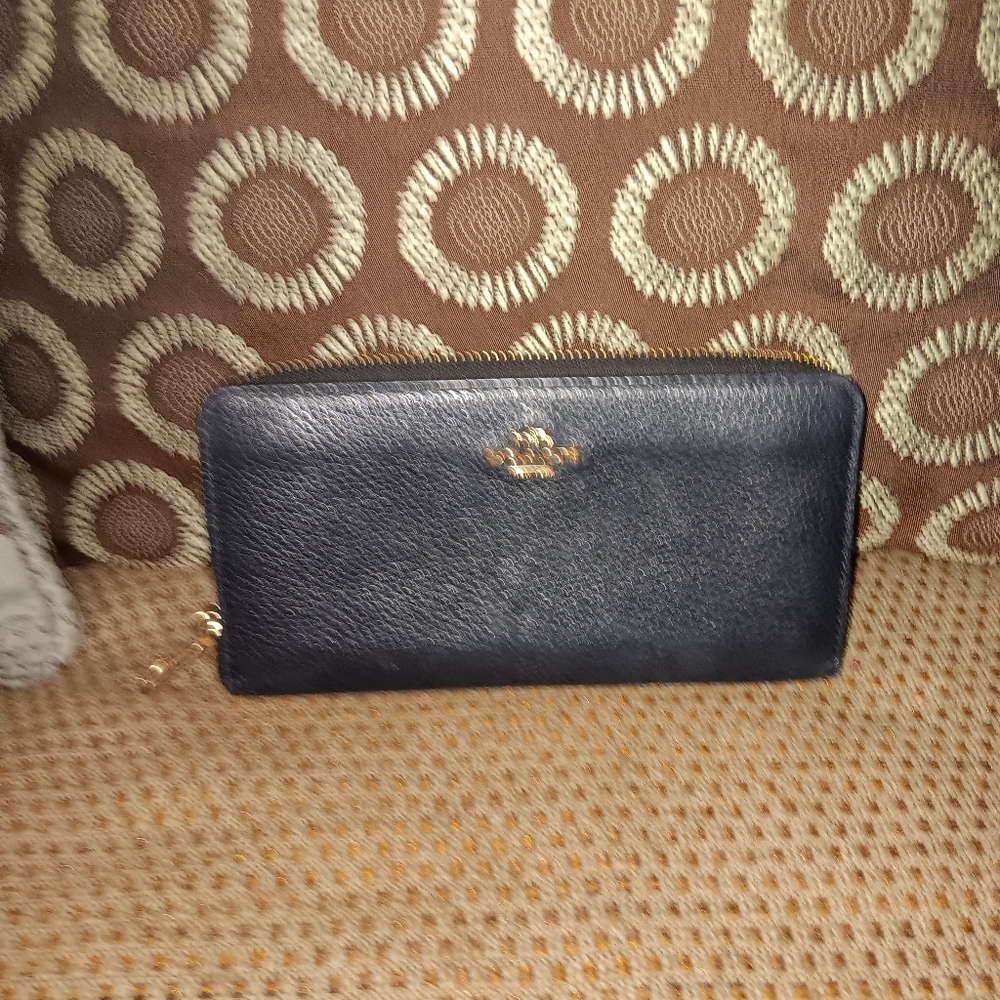 Coach Leather Zippy Wallet